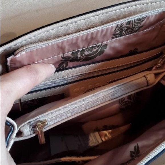 Super cute and spacious cross body baby pink bag - Picture 7 of 7